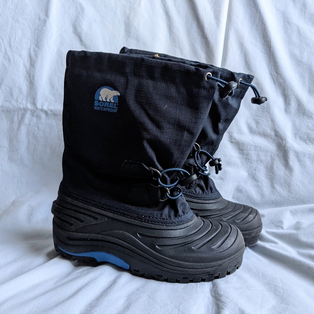 Like new Sorel Unisex super troopers Insulated Snow boots size 4